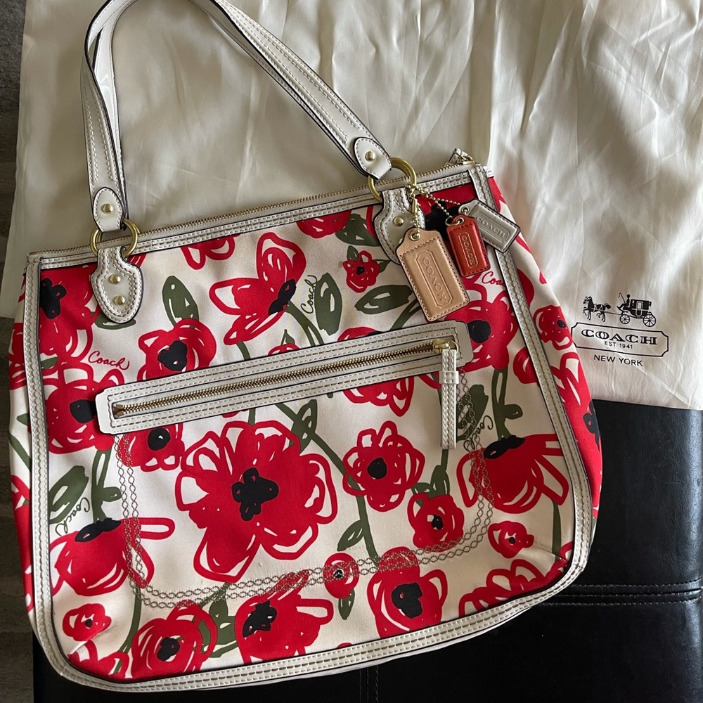 Unique, beautiful COACH POPPY bag.
